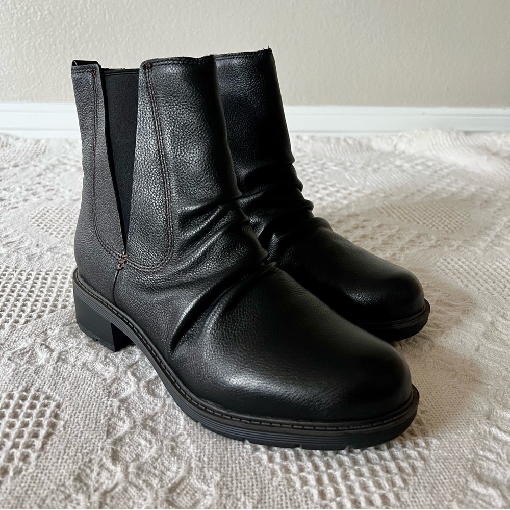 Clarks Collection Hearth Love Pebbled Black Leather Ankle Boots Size 10 Comfort - Picture 6 of 13
